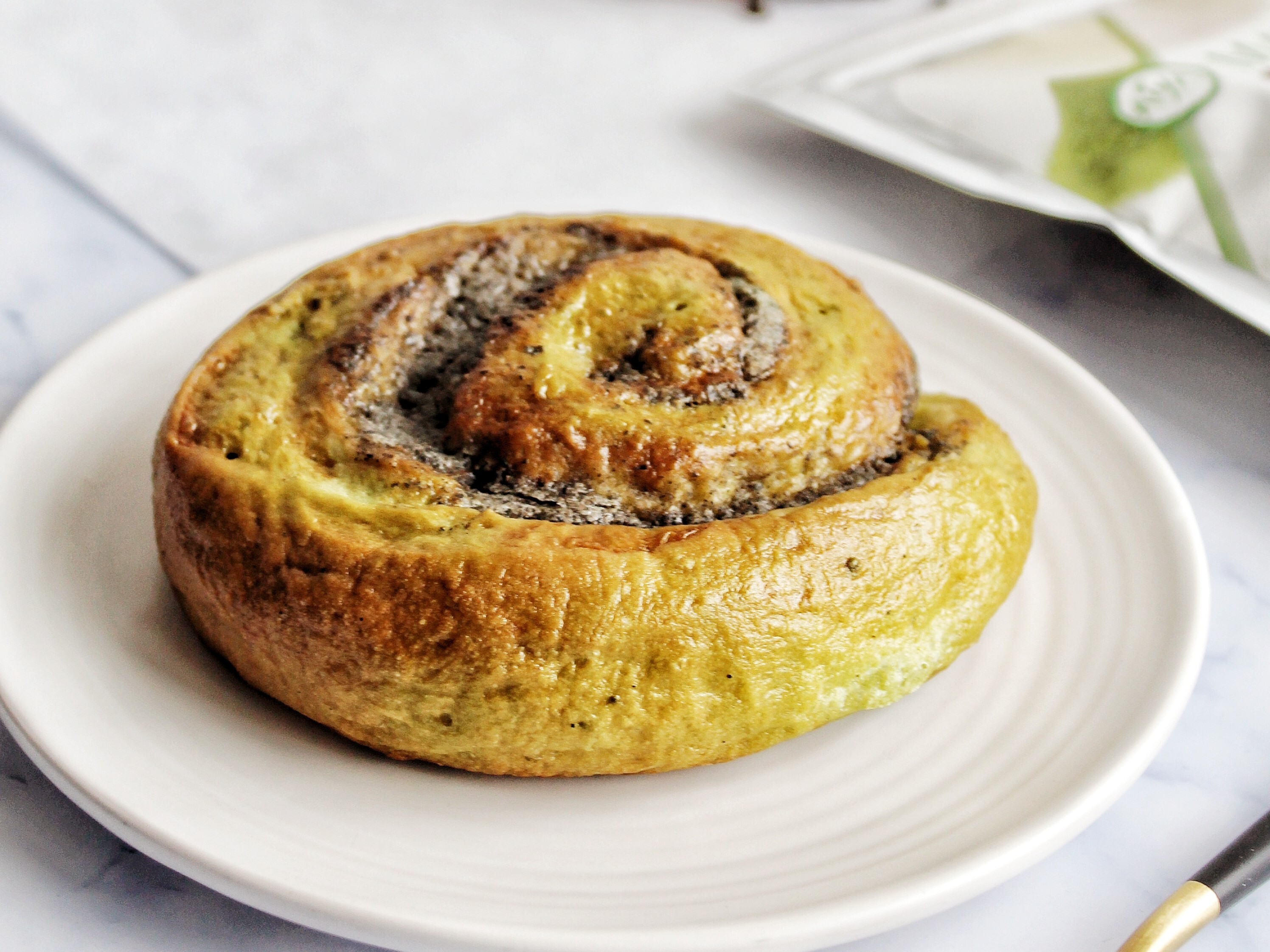 Matcha Black Sesame Roll